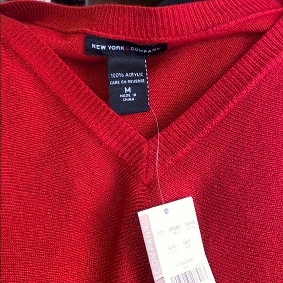 ✨ NY&Co Women's V-Neck Sweater Coco Red✨ - Picture 4 of 7
